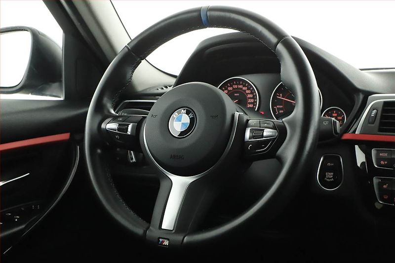BMW Řada 3 (2016) 320 d, Navi, Tempomat - fotka 8 z 20