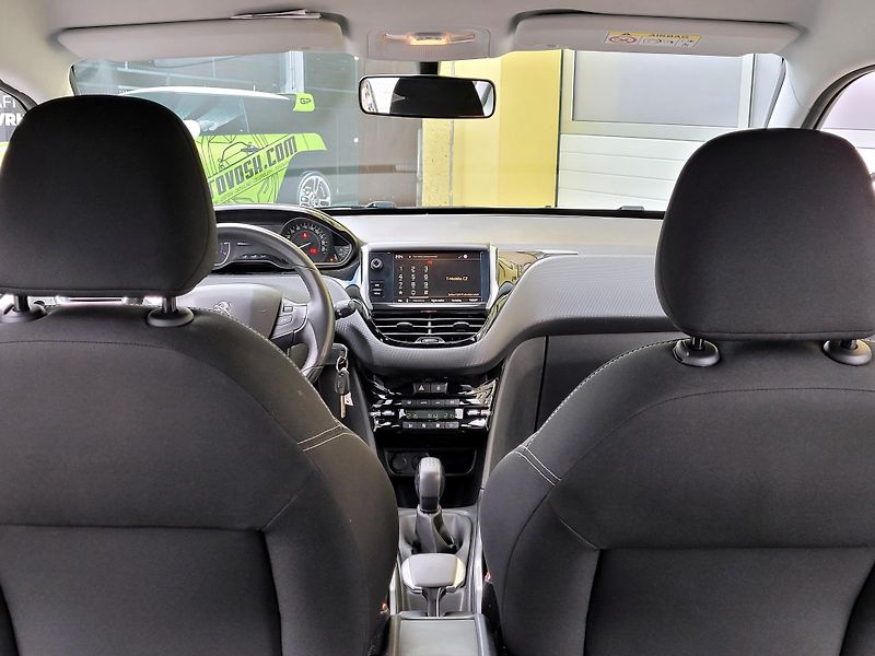 Peugeot 2008 1,2 MÁLO NAJETO*CZ,SERVIS - fotka 12 z 39