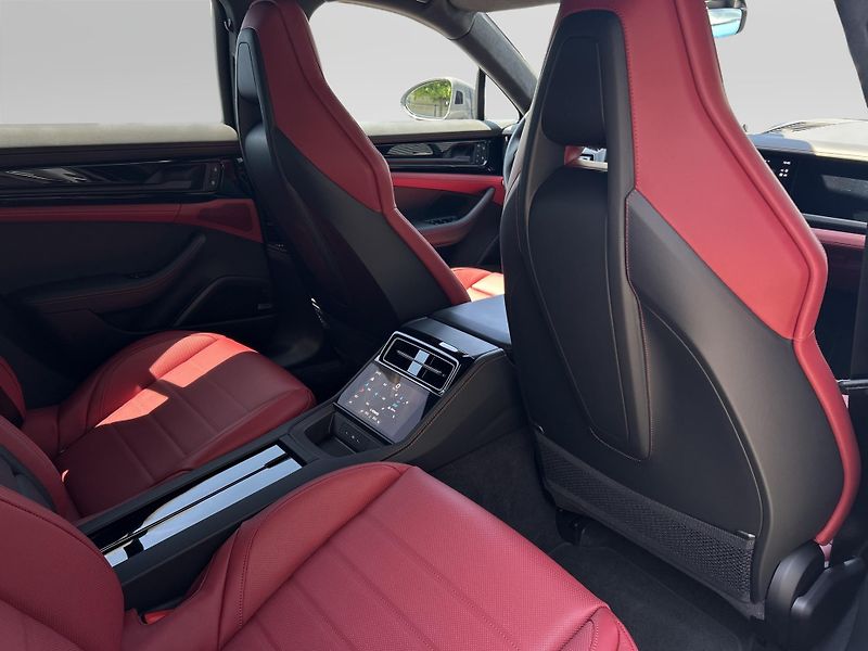 Porsche Panamera (2025) Turbo E-Hybrid - fotka 23 z 30