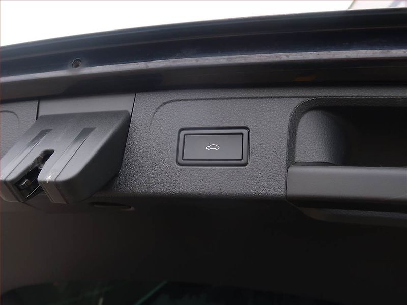 Volkswagen Passat (2018) 2.0 TDI, 4X4, Automat, Kůže - fotka 28 z 28