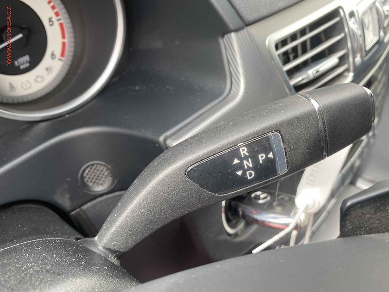 Mercedes-Benz Třídy E (2014) 2.2 CDi E200, AT, navi, park - fotka 16 z 18