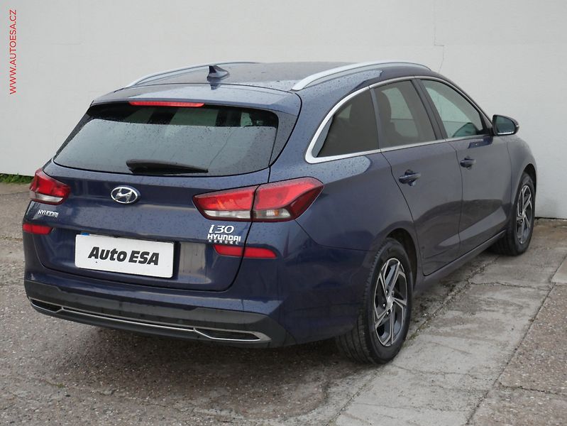 Hyundai i30 (2020) 1.6 CRDi, ČR, AC, LED, kamera - fotka 6 z 18