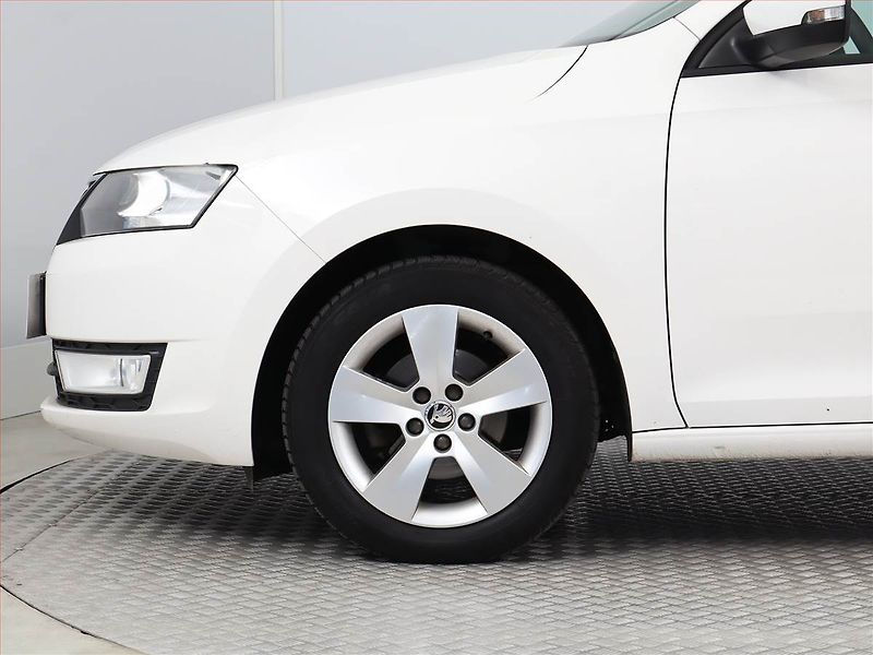 Škoda Rapid (2017) Spaceback 1.2 TSI, Automat - fotka 12 z 13