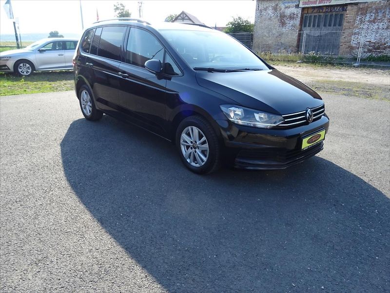 Volkswagen Touran 2,0 TDi 110 kW DSG - fotka 2 z 34