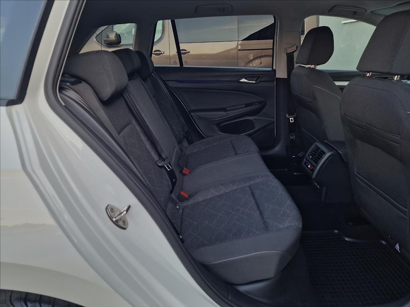 Volkswagen Golf 2.0TDI 85kW Life Variant,1Maj - fotka 15 z 50