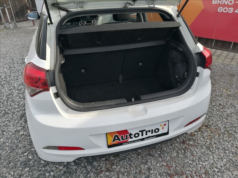 Hyundai i20 1,3 i servis.knížka - fotka 15 z 20