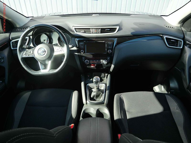 Nissan Qashqai (2021) 1.3 DiG-T, 2.maj,ČR, Acenta - fotka 8 z 24