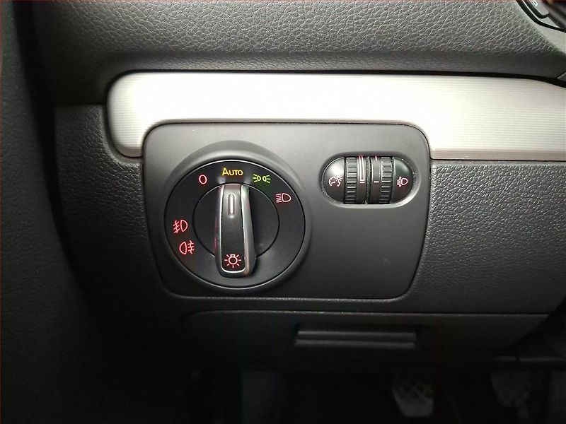 Volkswagen Golf (2011) Comfortline 1.6 TDI, Tempomat - fotka 17 z 17
