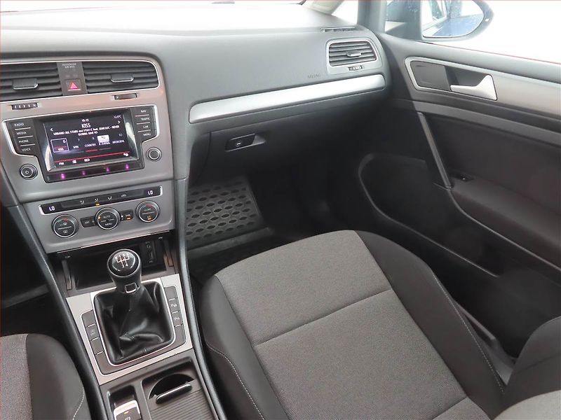 Volkswagen Golf (2014) 1.6 TDI, Navi, Tempomat - fotka 8 z 18