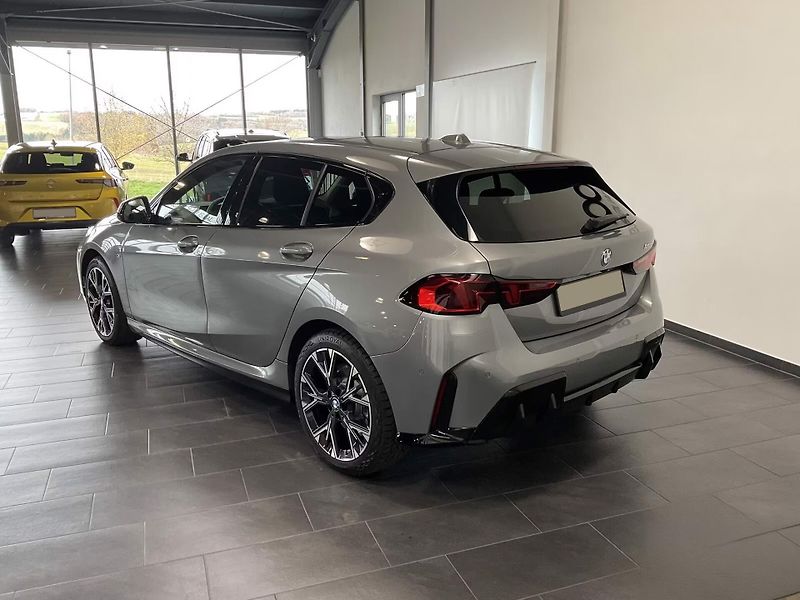 BMW Řada 1 120 M-Sport design Pano Kamer - fotka 4 z 9