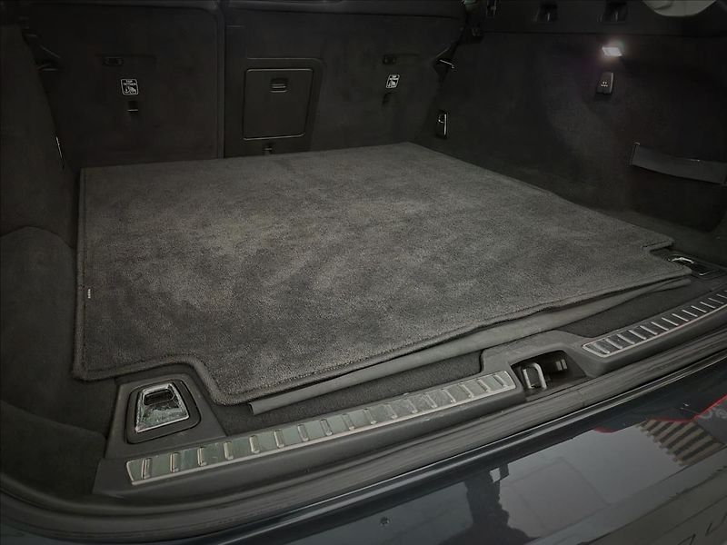 Volvo V90 CC D5 AWD Drive-E Pro POLESTAR - fotka 36 z 46