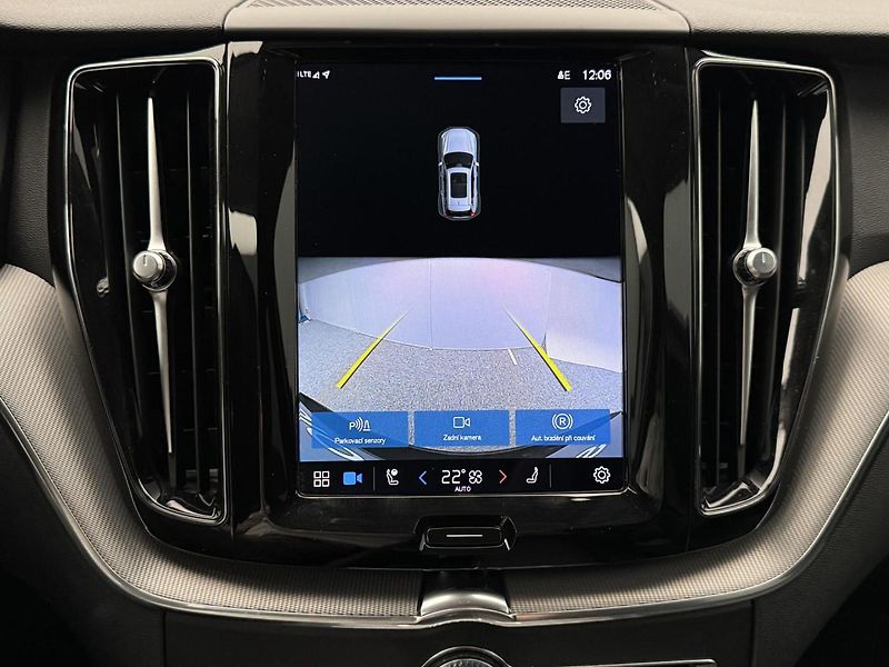 Volvo XC60 B4 AWD BRIGHT PLUS AUT - fotka 38 z 40