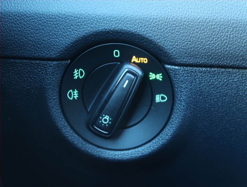 Škoda Octavia (2018) Style 1.4 TSI, Tempomat - fotka 16 z 21