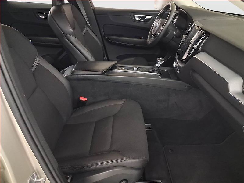 Volvo XC60 (2018) Momentum D4 - fotka 9 z 16