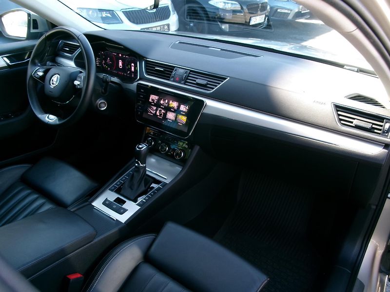 Škoda Superb (2022) 2,0TDI L&K 4x4 DSG ACC MATRIX - fotka 44 z 49
