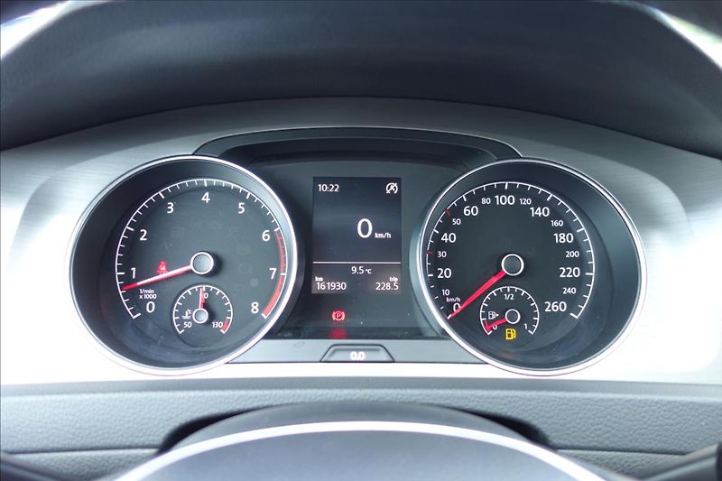 Volkswagen Golf 1,4 TSi,ČR,1 MAJ.,COMFORTLINE. - fotka 25 z 32