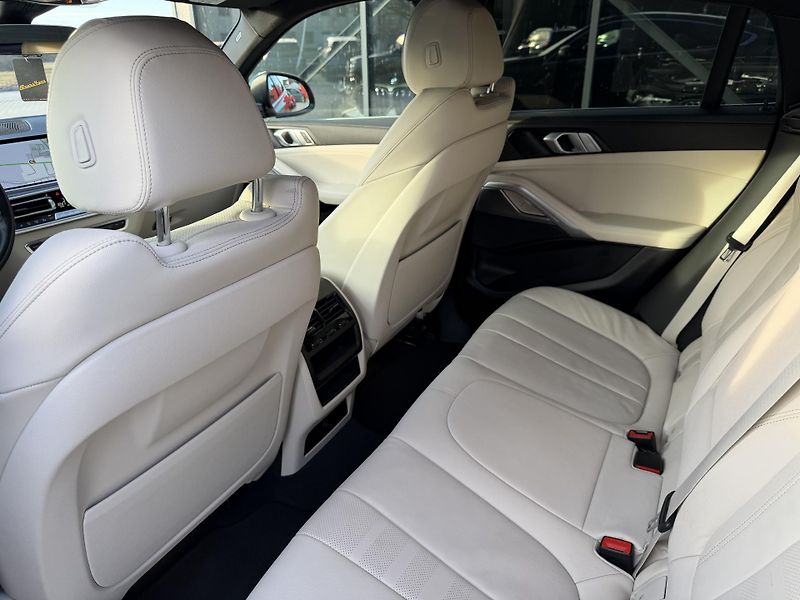 BMW X6 (2022) 30XD 210kW LASER TZ R20 CZ!!!! - fotka 20 z 45