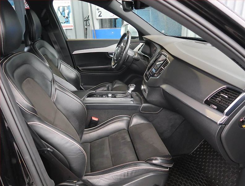 Volvo XC90 (2018) R-Design D5 AWD - fotka 9 z 23