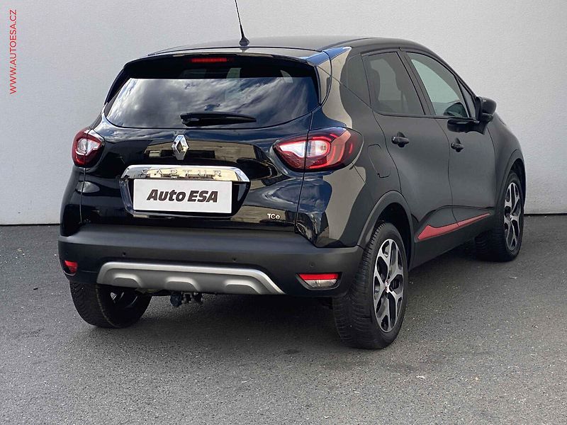 Renault Captur (2017) 1.2 TCe, Crossboarder, navi - fotka 4 z 18