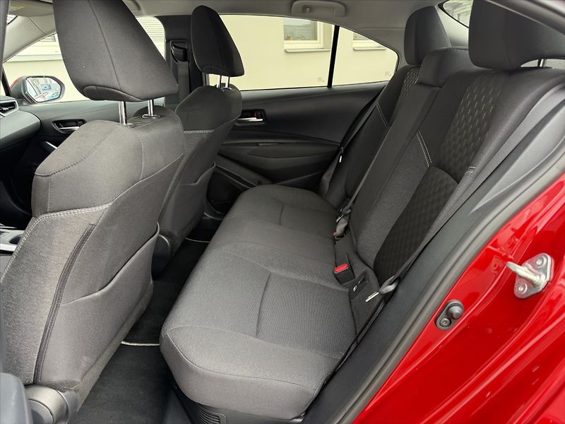 Toyota Corolla 1,8 Style, Hybrid - fotka 10 z 19