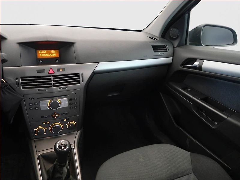 Opel Astra (2005) 1.6 16V, nová STK, Tažné - fotka 8 z 12