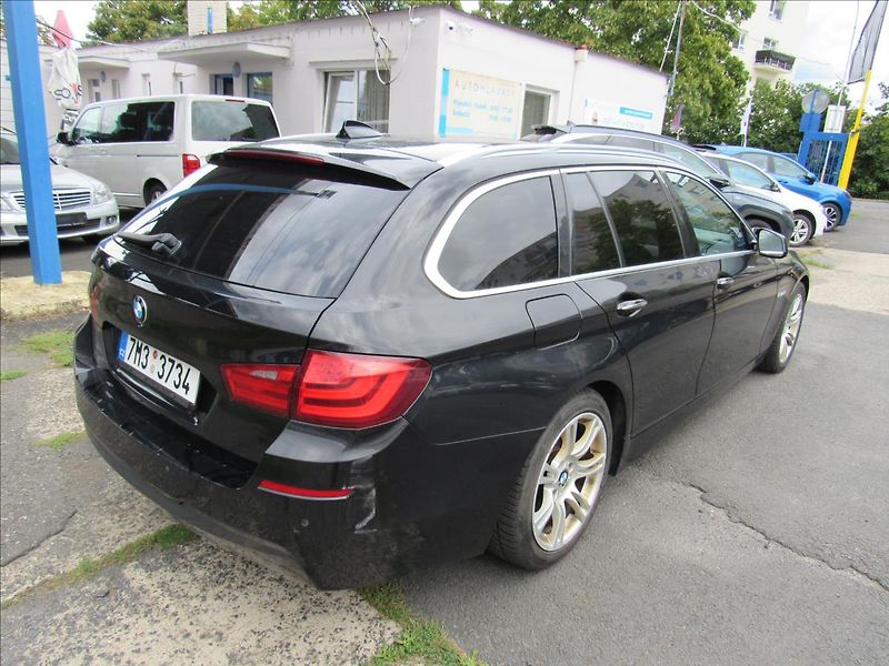 BMW Řada 5 3,0 d 530d xDrive - fotka 6 z 35