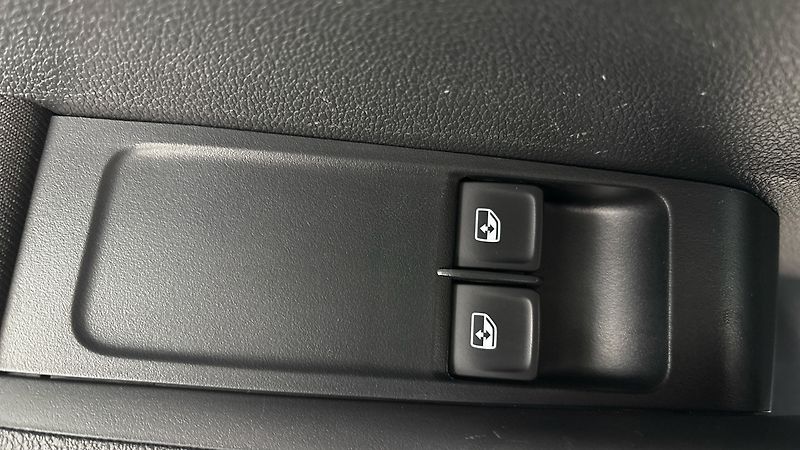 Škoda Fabia 1.0 TSI Ambition Combi - fotka 21 z 23
