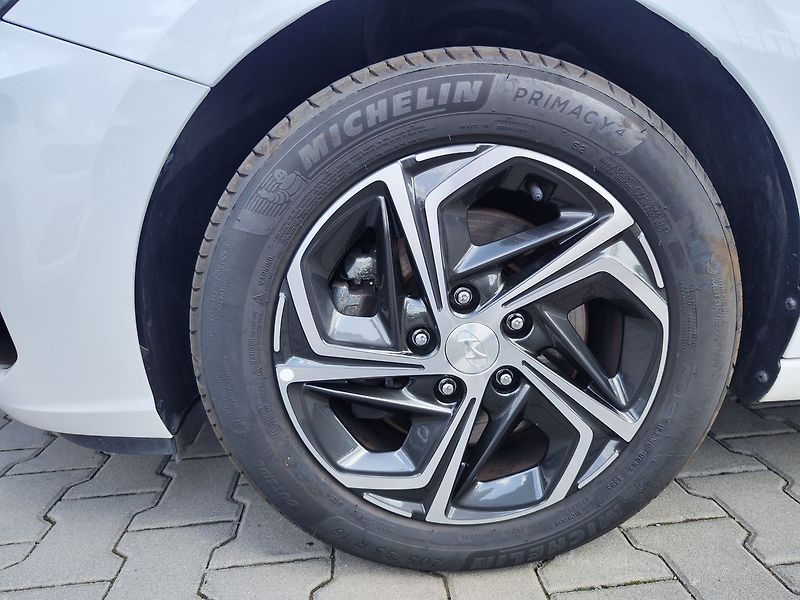 Hyundai i30 1.0 T-GDI/88kW Smart Navi DCT - fotka 31 z 33