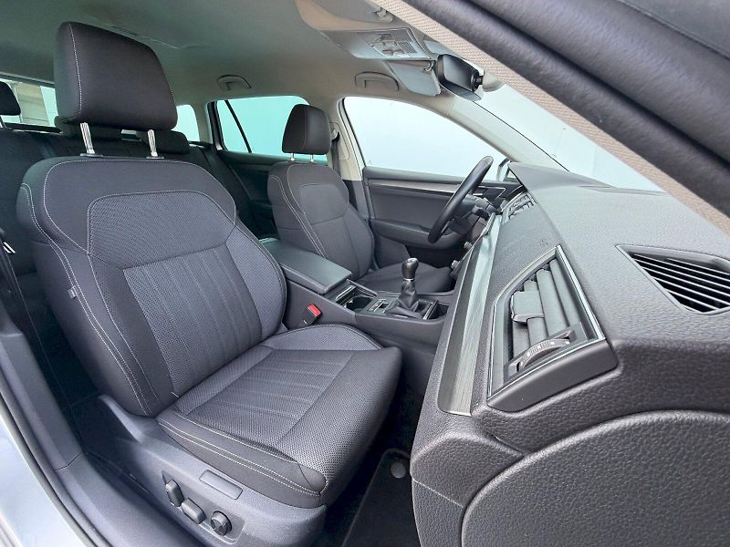 Škoda Superb (2023) 2.0 TDI 110kW Style Matrix Man - fotka 29 z 34