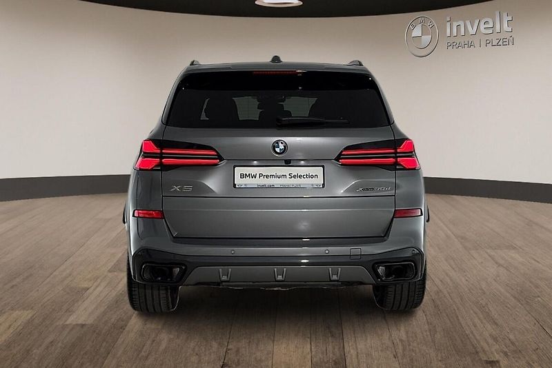 BMW X5 xDrive30d - fotka 4 z 29