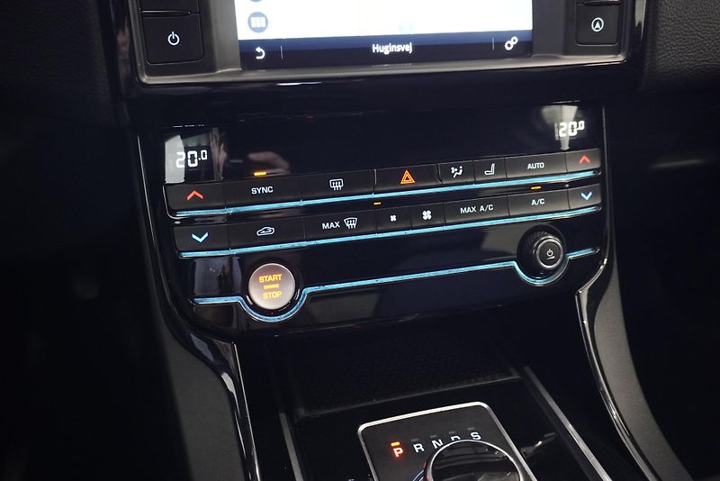 Jaguar XE  2.0 132kW SEDAN 2WD AUT - fotka 21 z 29