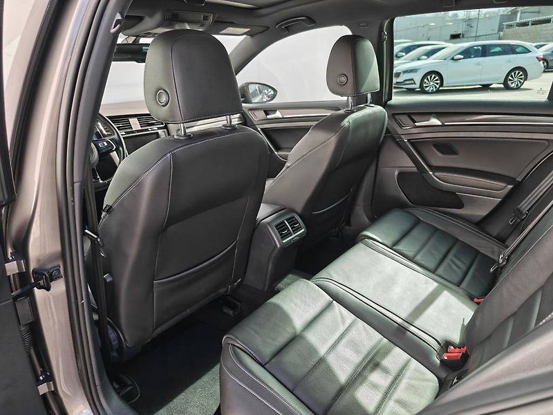 Volkswagen Golf R  4M 2,0TSi - fotka 9 z 24