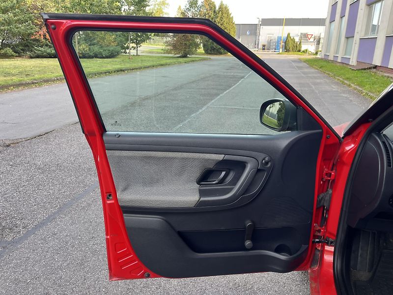 Škoda Fabia 1,2 HTP + pneu zima - fotka 9 z 26