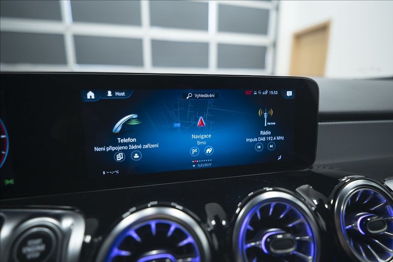 Mercedes-Benz GLB 2,0 200d 4MATIC NAVI KAMERA ČR - fotka 34 z 47