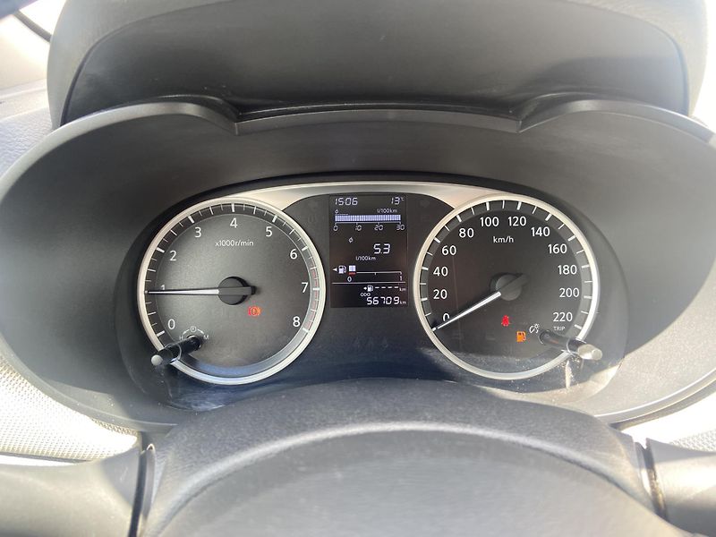 Nissan Micra 1.0 i 52 kW Visia - fotka 15 z 19