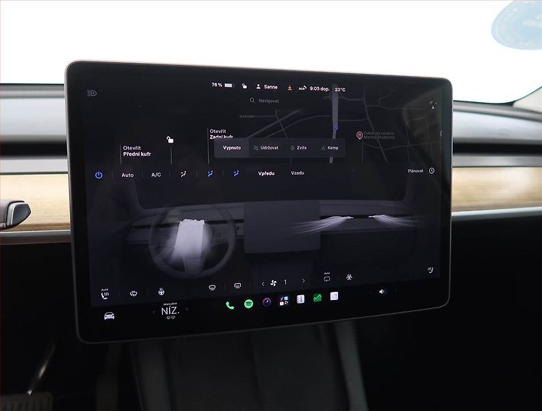 Tesla Model Y (2022) Long Range AWD 79kWh, SoH 93% - fotka 17 z 33