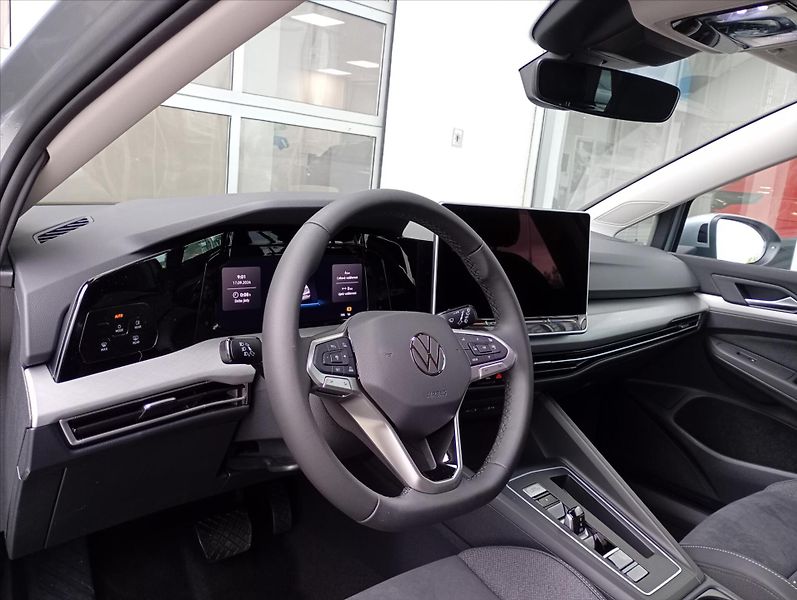 Volkswagen Golf Variant (2026) 1,5 eTSI 7DSG mHEV  People - fotka 13 z 19