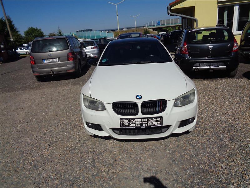 BMW Řada 3 3,0 - fotka 2 z 26
