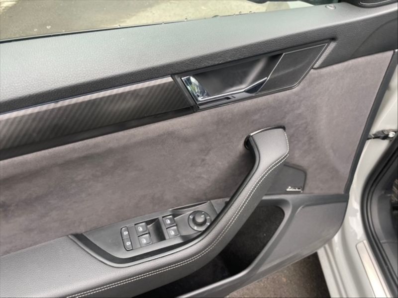Škoda Superb 2,0 TDI Sportline DSG - fotka 11 z 11