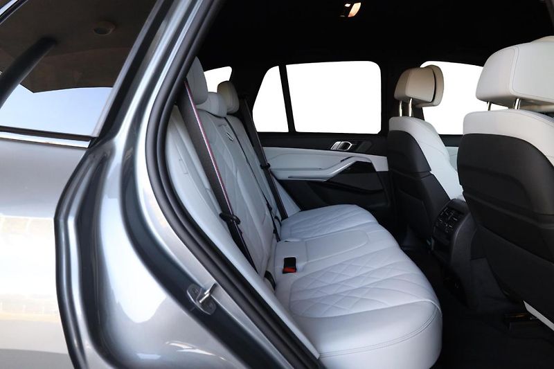 BMW X5 xDrive30d - fotka 9 z 35