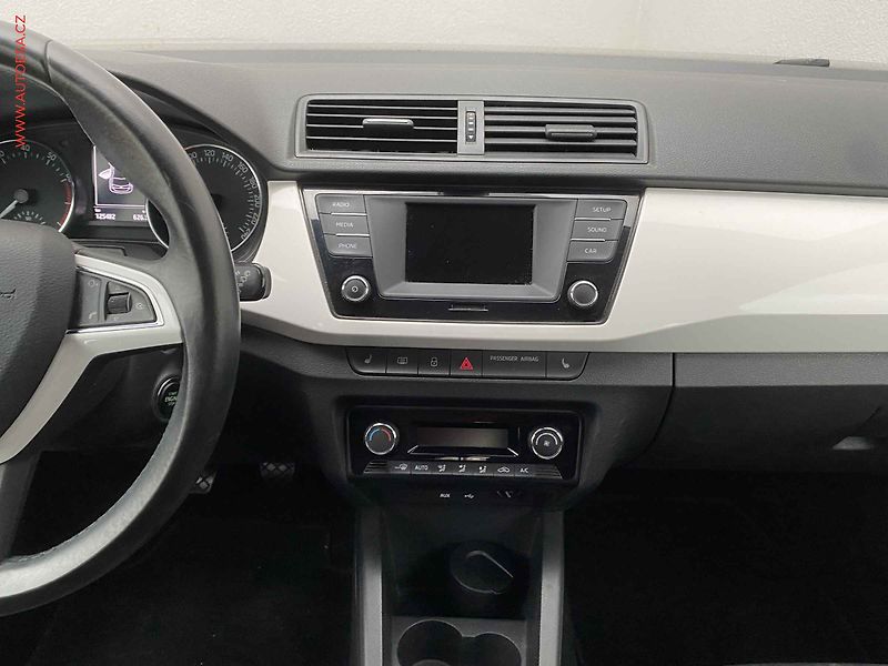 Škoda Fabia (2015) 1.2 TSi, Sport - fotka 12 z 16