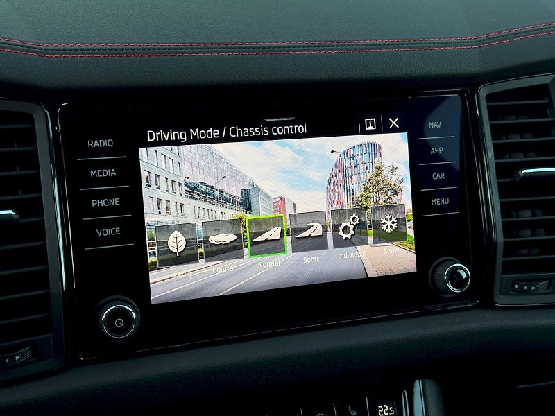 Škoda Kodiaq (2023) 2.0 TSI 180 kW RS 4x4 DSG - fotka 20 z 27