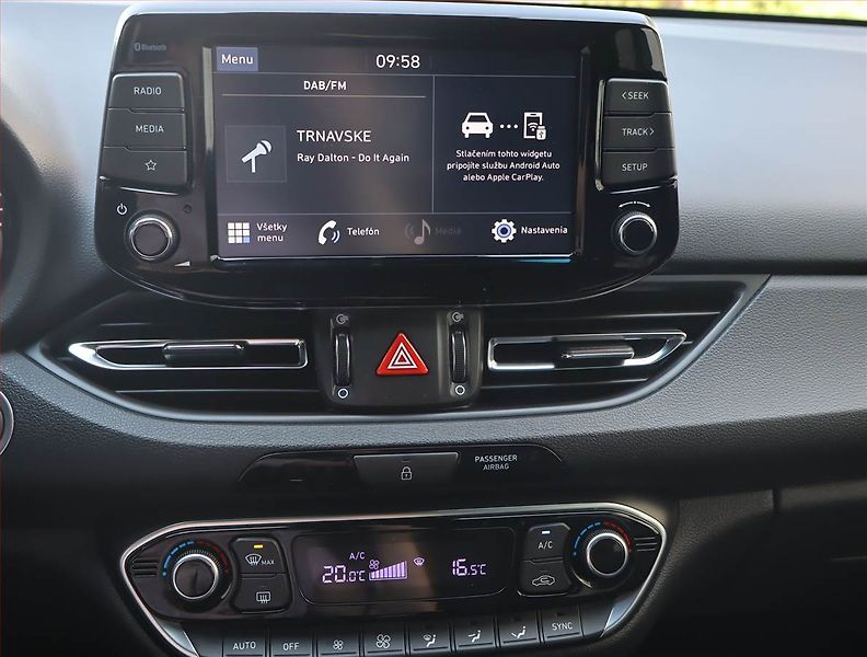 Hyundai i30 (2024) 1.5 T-GDI MHEV - fotka 12 z 20