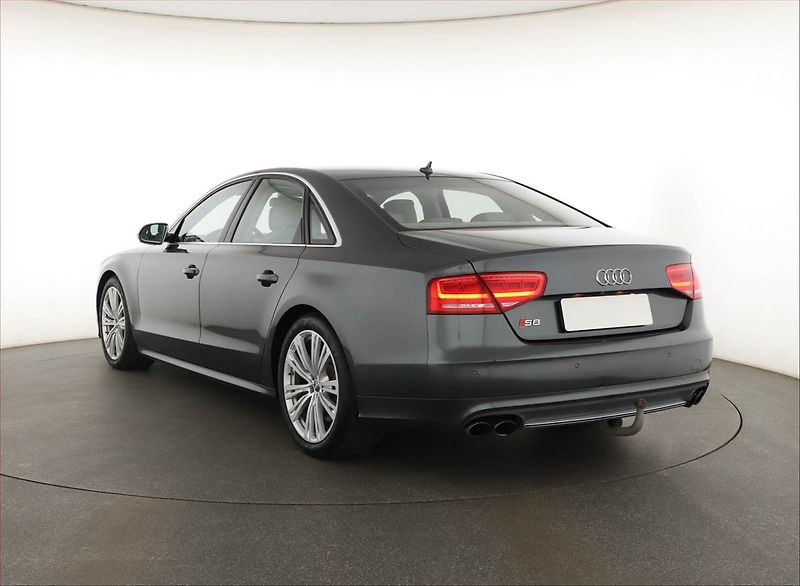 Audi S8 (2013) 4.0 TFSi - fotka 4 z 21