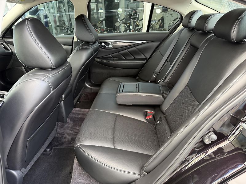 Infiniti Q50 2,2 Diesel 125kW REZERVACE - fotka 24 z 45