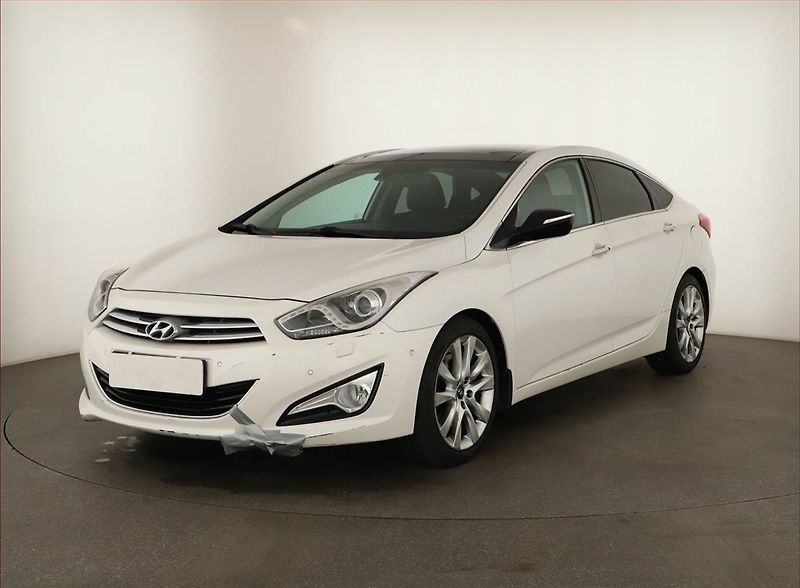 Hyundai i40 (2013) 2.0 GDI, Automat, Navi, Xenony - fotka 2 z 20
