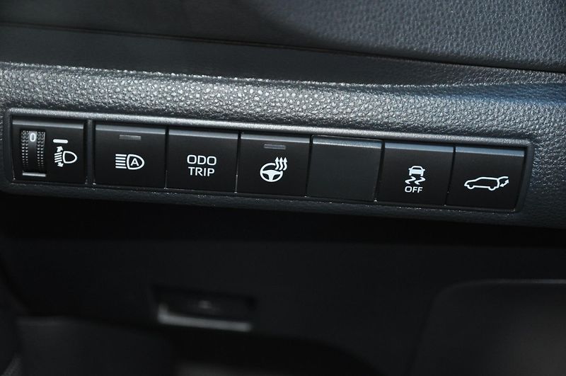 Toyota Corolla 1.8 Hybrid KOMBI - fotka 12 z 18
