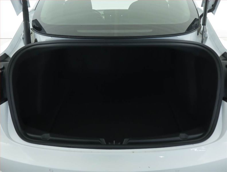Tesla Model 3 (2021) Long Range 4WD 79kWh, SoH 85% - fotka 12 z 23