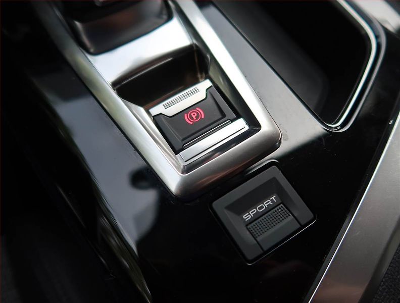 Peugeot 3008 (2018) Allure 1.6 BlueHDi, Automat - fotka 21 z 21