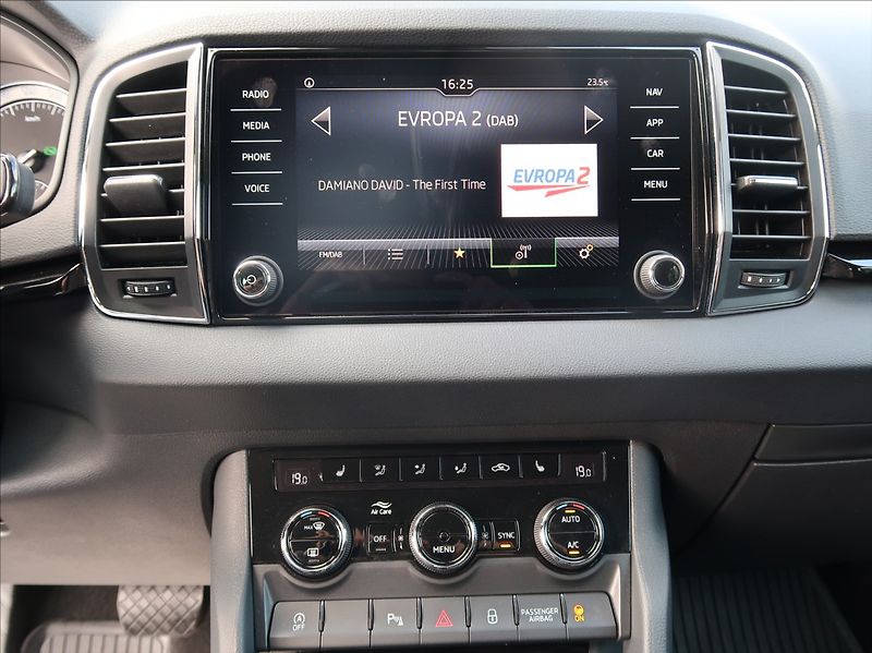 Škoda Karoq 2,0 TDi,110kW,Style,1majČR,4X4 - fotka 14 z 30
